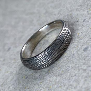 Bred rustik sølv ring fra NURAN (STR. 58)